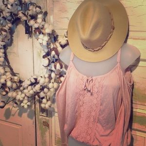 🎃American Rag Cold Shoulder Top - NWT size Small